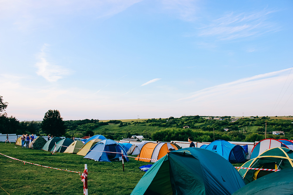 Dormir dans des tentes en festival